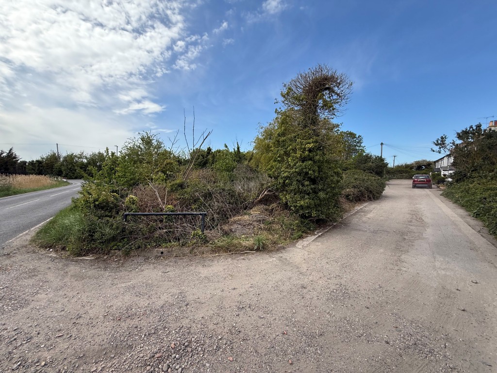 Lot: 12 - PARCEL OF LAND WITH POTENTIAL - Road entry way to the cottages